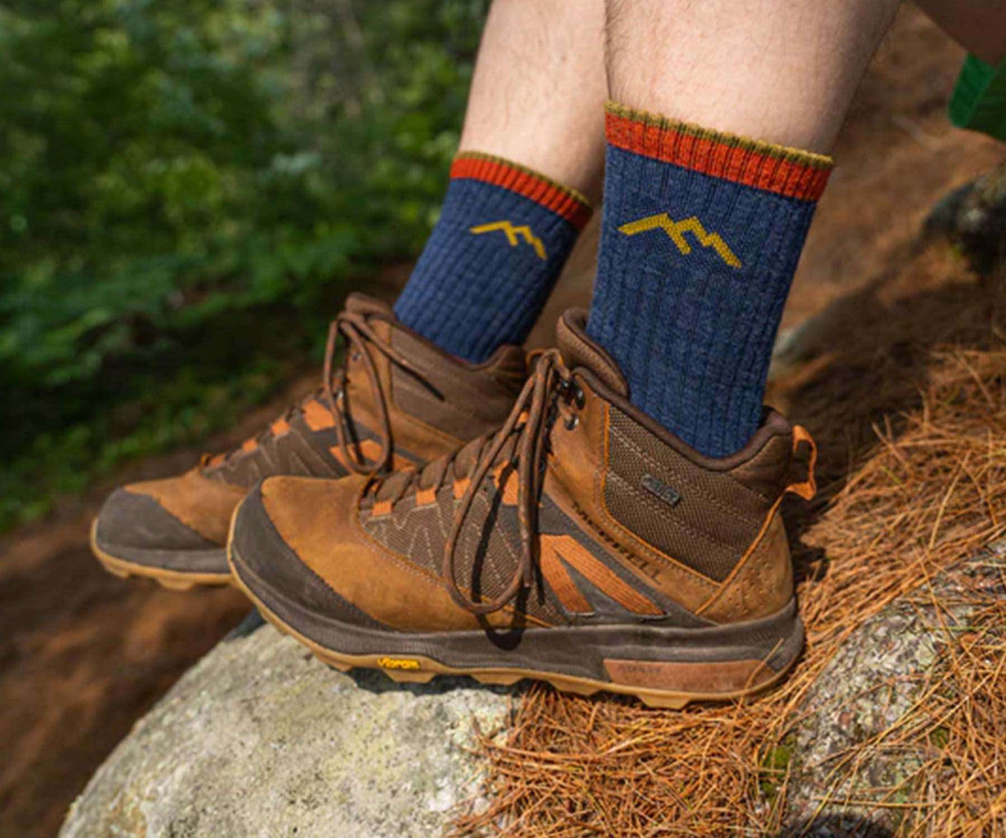 Darn Tough Men's Hiker Micro Crew Midweight Hiking Sock - Olive (1466-C Olive 0722)