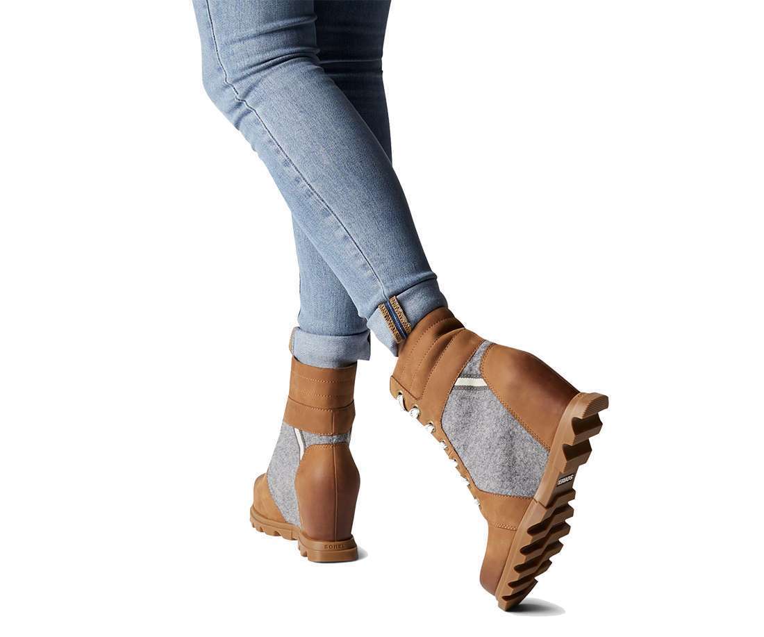 SOREL WOMEN'S JOAN OF ARCTIC™ WEDGE III LEXIE BOOTIE, NL4362-243, Taffy - Gum 2