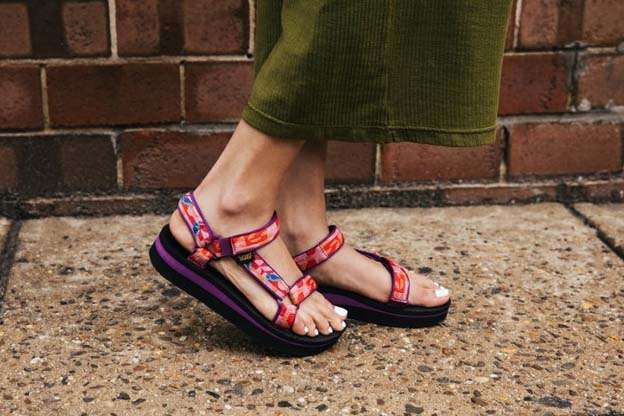 Teva Women's Midform Universal Sandals (Hummingbird Gloxinia)