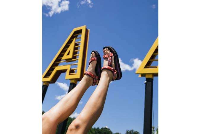 Teva Women's Midform Universal Sandals (Hummingbird Gloxinia)