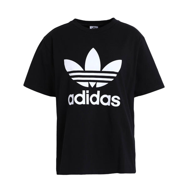 Embrace comfort and style in the adidas Originals Women's Boyfriend Tee, a relaxed and chic shirt featuring the iconic trefoil logo.