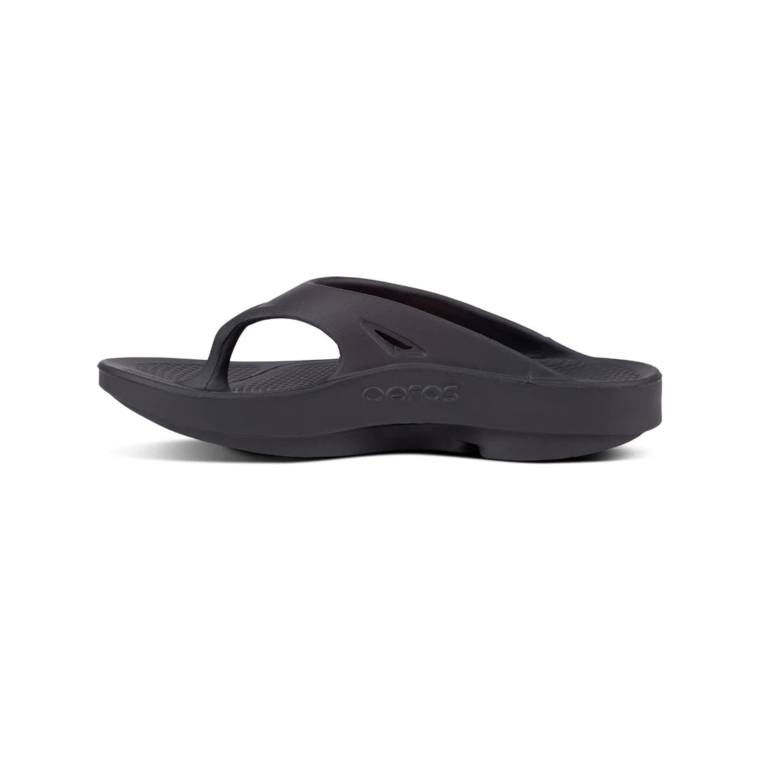 Oofos Ooriginals Unisex Sandal in black.