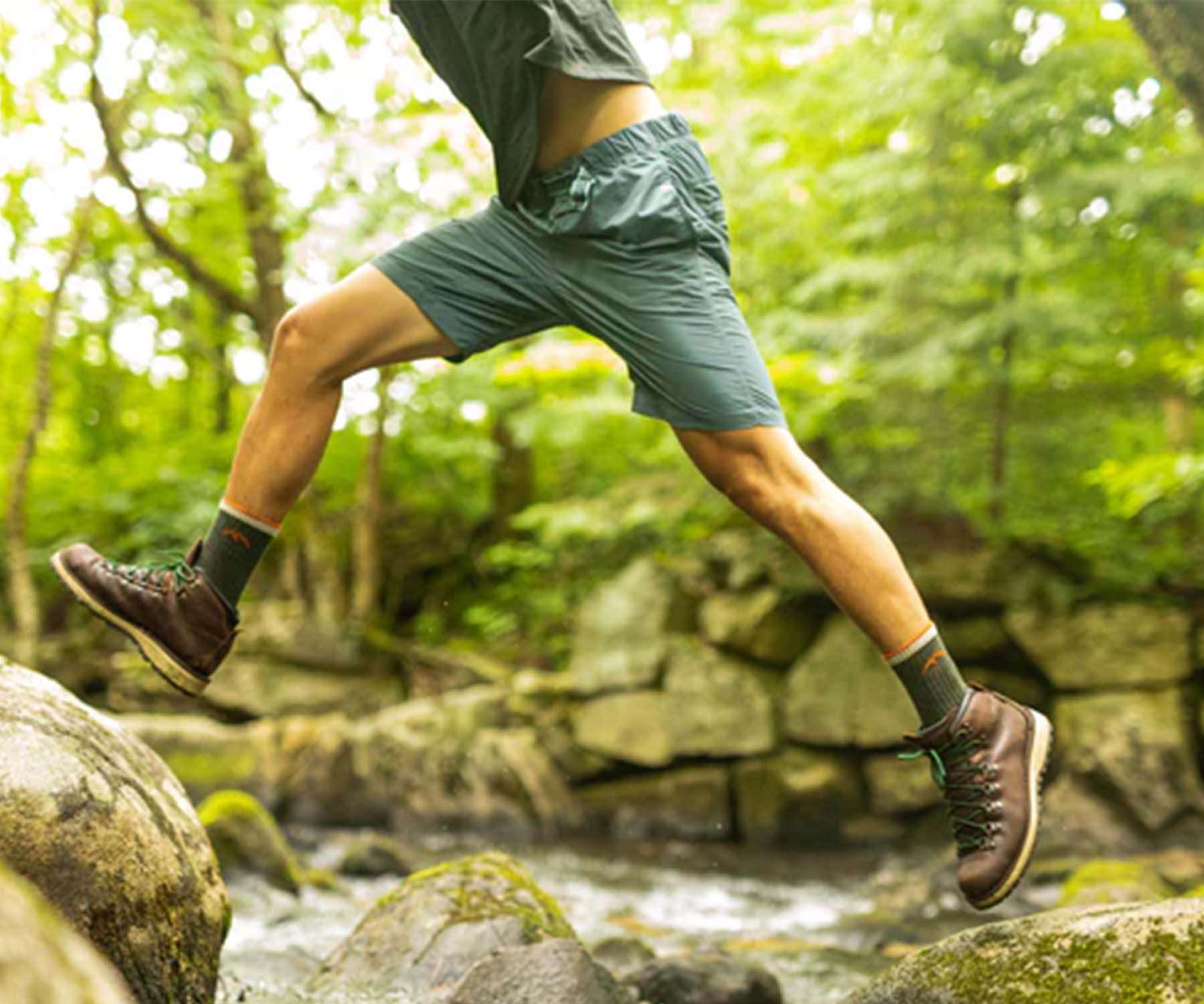 Darn Tough Men's Hiker Micro Crew Midweight Hiking Sock - Olive (1466-C Olive 0722)