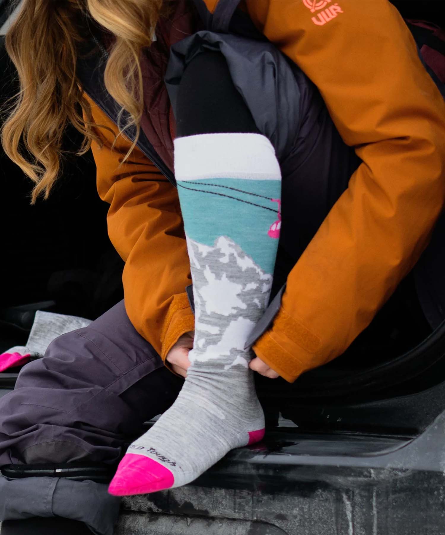 Darn Tough Women's Yeti Over-the-Calf Midweight Ski & Snowboard Sock - Aqua (1827-C Aqua 0722)