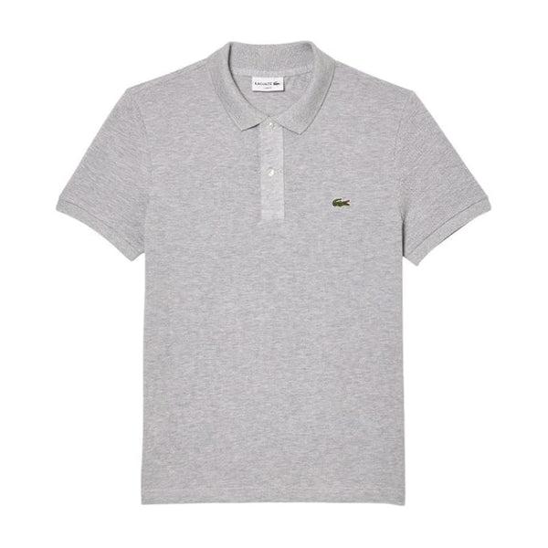 Lacoste men’s slim fit polo shirt made from cotton piqué, featuring short sleeves, a fitted silhouette, and signature crocodile logo.