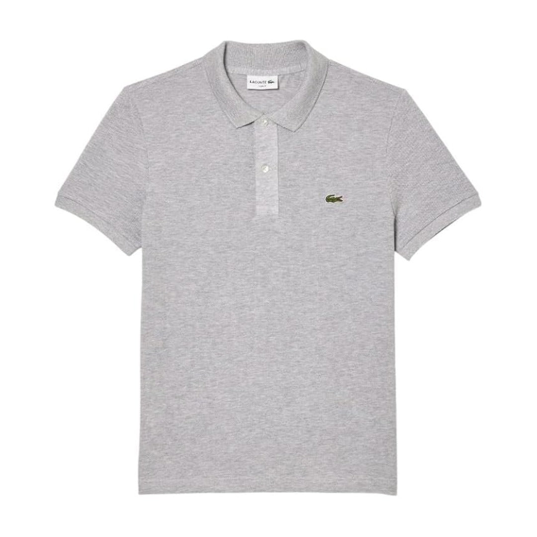 Lacoste men’s slim fit polo shirt made from cotton piqué, featuring short sleeves, a fitted silhouette, and signature crocodile logo.
