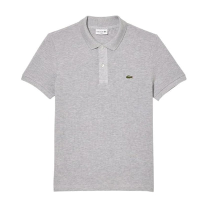 Lacoste men’s slim fit polo shirt made from cotton piqué, featuring short sleeves, a fitted silhouette, and signature crocodile logo.