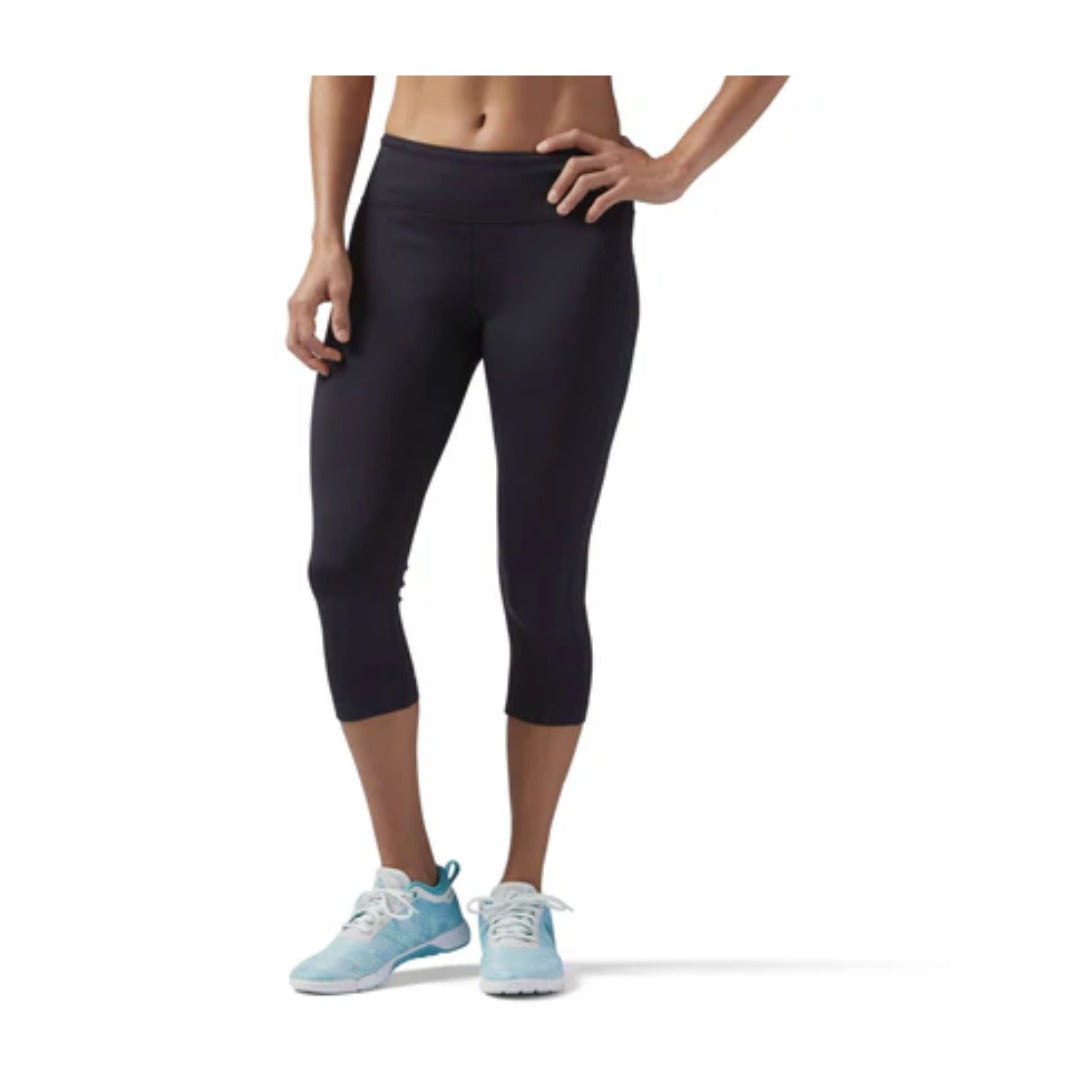 Women’s capri workout leggings featuring stretch moisture-wicking fabric, a supportive high-rise waistband, breathable construction, and a fitted athletic silhouette for training and everyday active wear