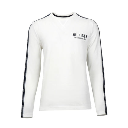 Tommy Hilfiger men’s crew neck sweatshirt with a pullover design, soft fabric, and ribbed cuffs for casual everyday comfort.